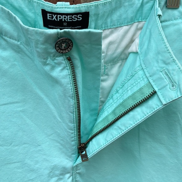 Express Shorts - Picture 7 of 9